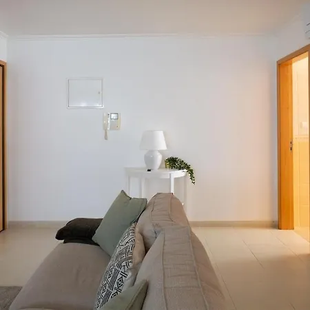 Apartamento Plum Guide - Chesterfield Cajó Lisboa