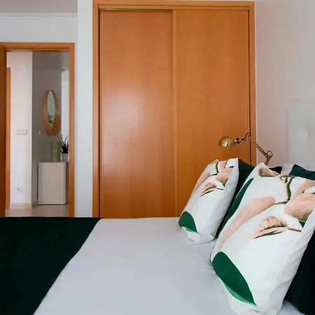 Apartamento Plum Guide - Chesterfield Cajó Lisboa