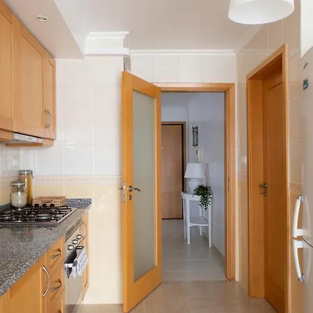 Plum Guide - Chesterfield Cajo Appartement Lisboa